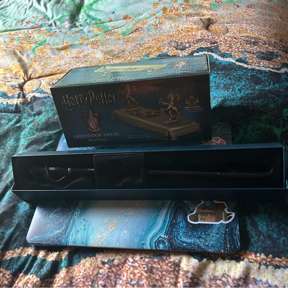 Harry Potter World- Wand and Wand Stand. NWOT directly from Universal Studio’s! - Picture 4 of 8